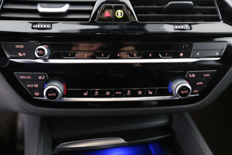 Vehicle image BMW 5 SERIES