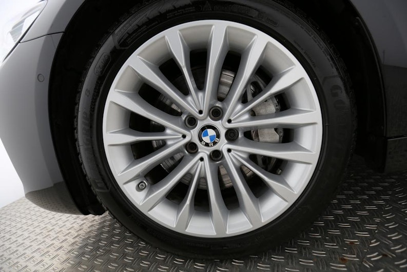 Vehicle image BMW 5 SERIES