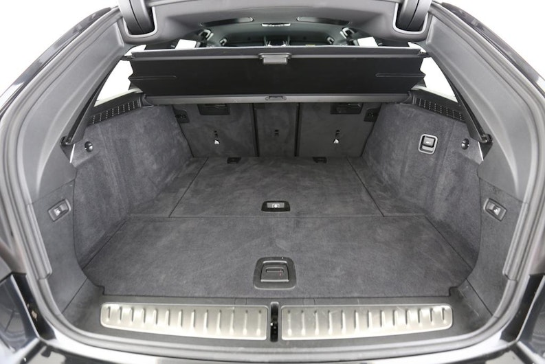 Vehicle image BMW 5 SERIES