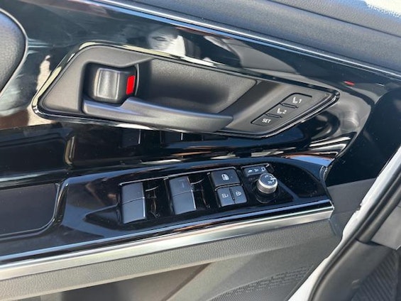 Vehicle image 12 Vehicle image 12