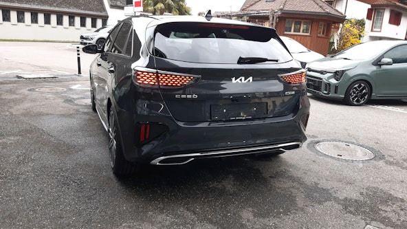 Vehicle image 4 Vehicle image 4