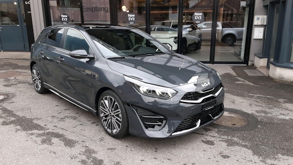 First vehicle image First vehicle image