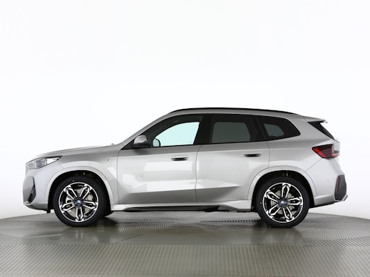 BMW iX1 30 xDrive 1