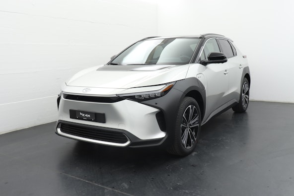 First vehicle image