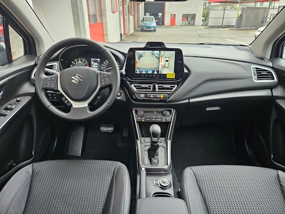 Vehicle image 6