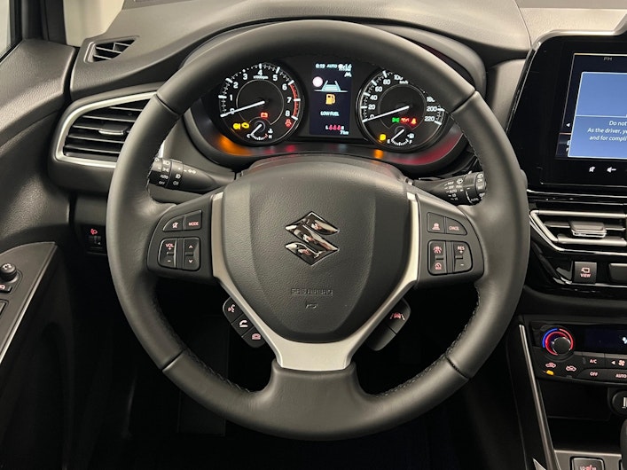 Vehicle image SUZUKI S-CROSS