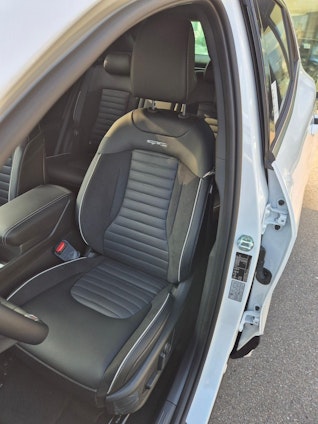 Vehicle image 10 Vehicle image 10