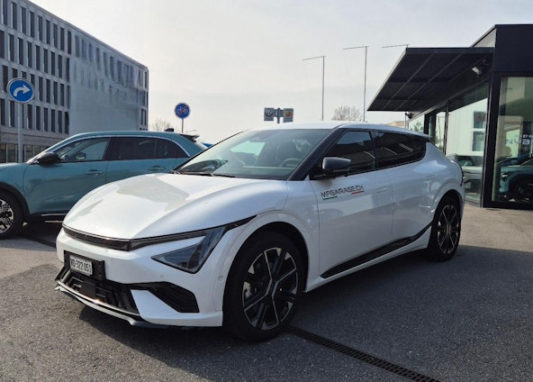 First vehicle image First vehicle image