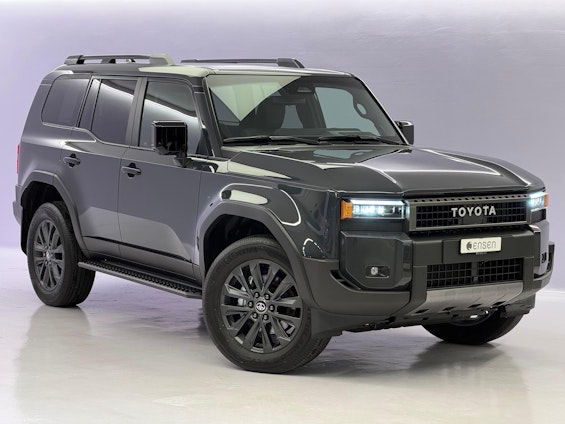 First vehicle image