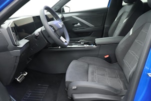 Vehicle image OPEL Astra-e Swiss Plus, Ultimate Pack,