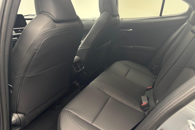 Vehicle image 9 Vehicle image 9