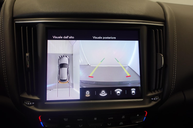 Vehicle image MASERATI LEVANTE