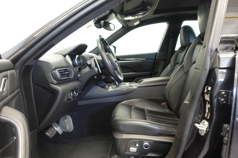 Vehicle image MASERATI LEVANTE