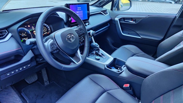 Vehicle image 6
