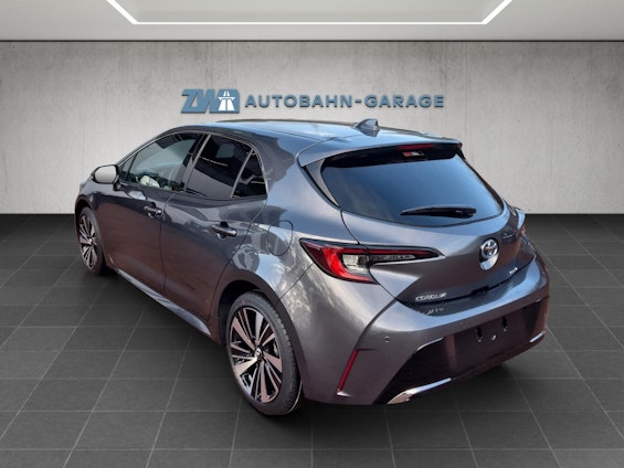 Vehicle image 18 Vehicle image 18