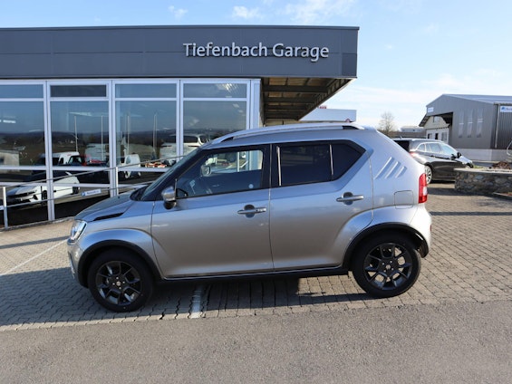 First vehicle image