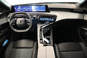 Vehicle image PEUGEOT 5008 e-Allure