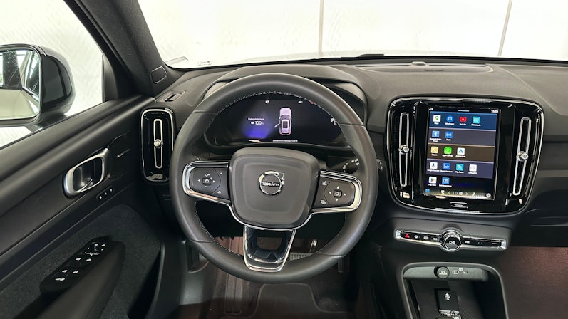 Vehicle image VOLVO XC40