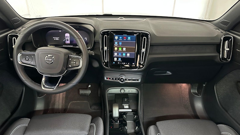 Vehicle image VOLVO XC40