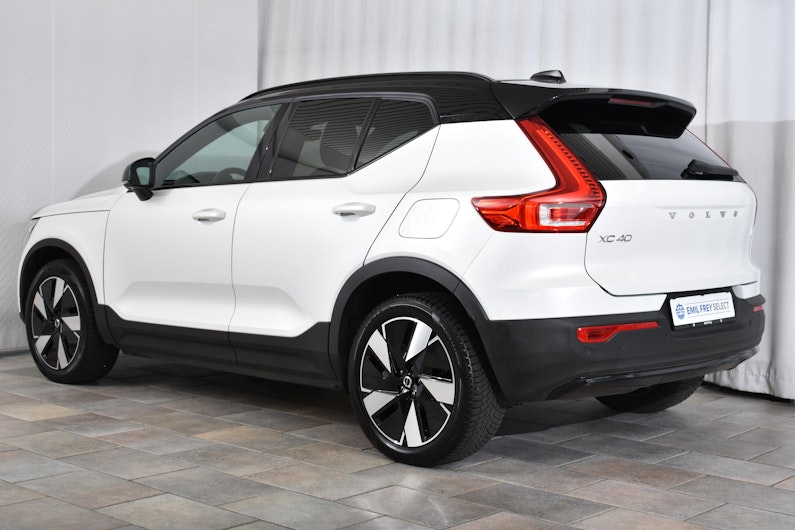 Vehicle image VOLVO XC40