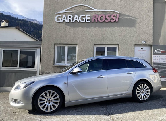 First vehicle image