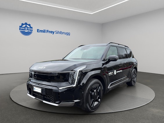 First vehicle image