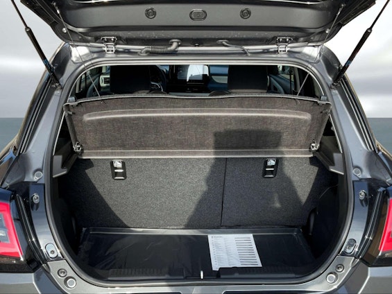 Vehicle image 14 Vehicle image 14