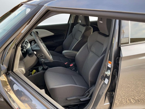 Vehicle image 6 Vehicle image 6