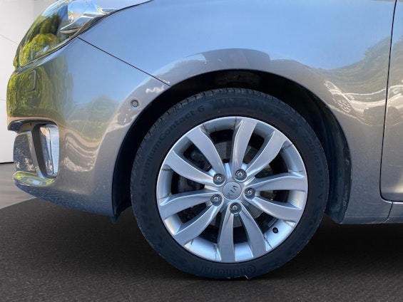 Vehicle image 10 Vehicle image 10