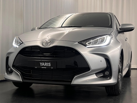 First vehicle image