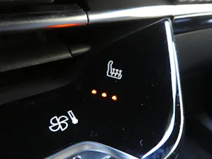 Peugeot 2008 1.2 Hybrid 145 Allure Premium