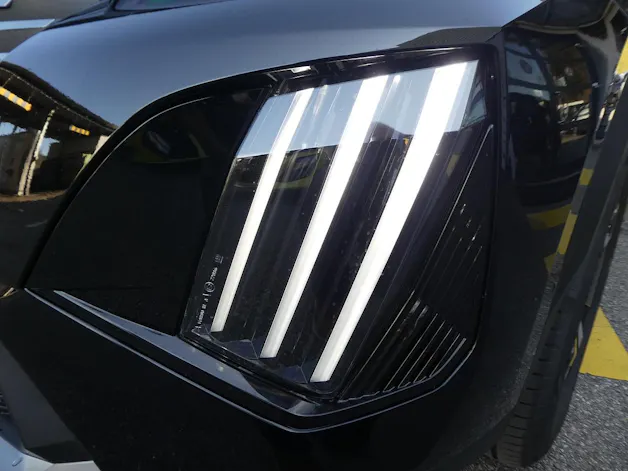 Peugeot 2008 1.2 Hybrid 145 Allure Premium