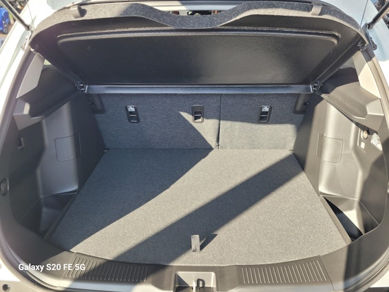 Vehicle image 17 Vehicle image 17