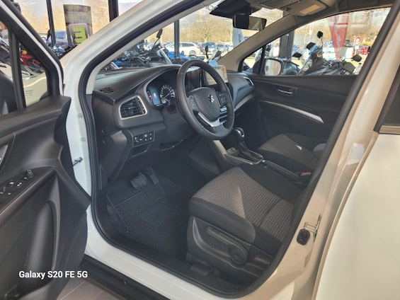 Vehicle image 4 Vehicle image 4