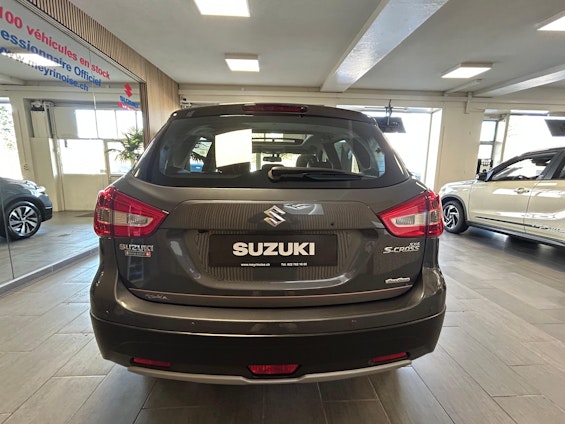 Vehicle image 6