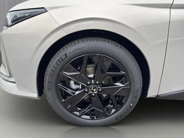 DS Automobiles 4 1.2 Hybrid Ligne Noire