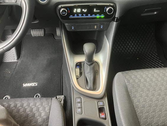 Vehicle image 10