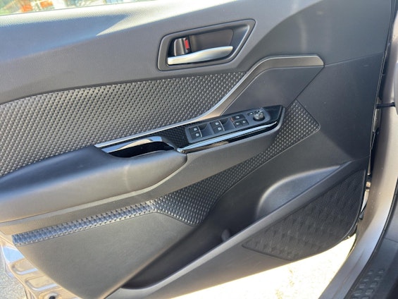 Vehicle image 28