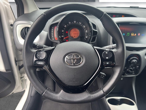 Vehicle image 9