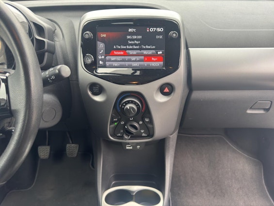 Vehicle image 15