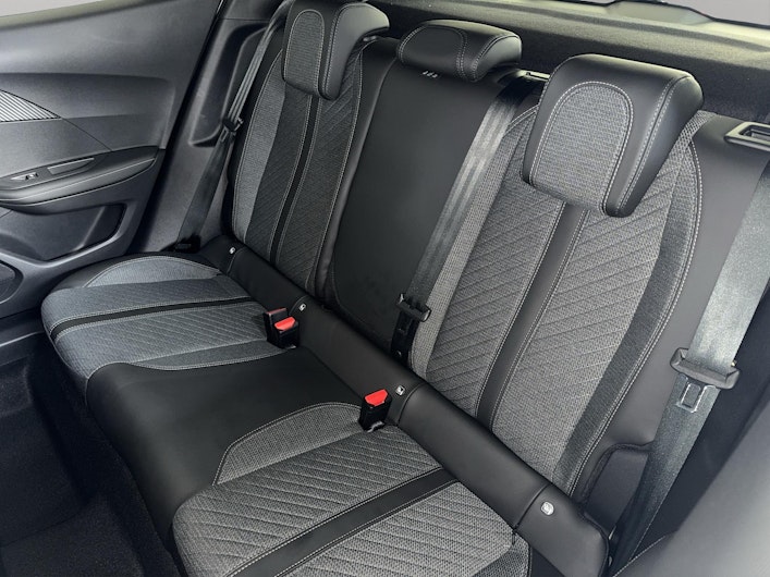 Vehicle image PEUGEOT 2008