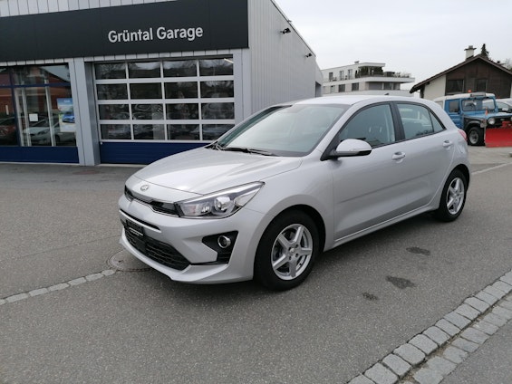 First vehicle image