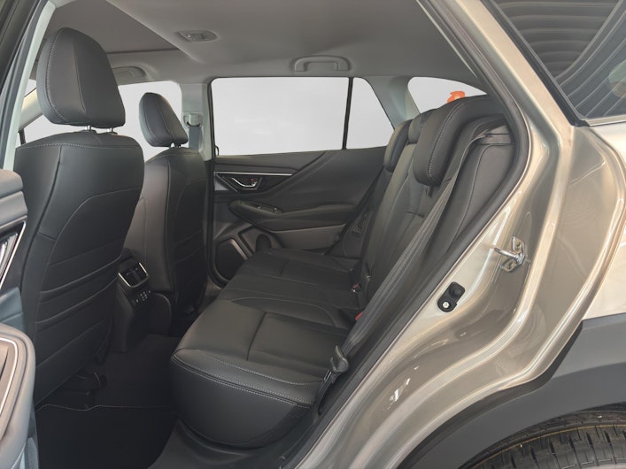 Vehicle image SUBARU OUTBACK