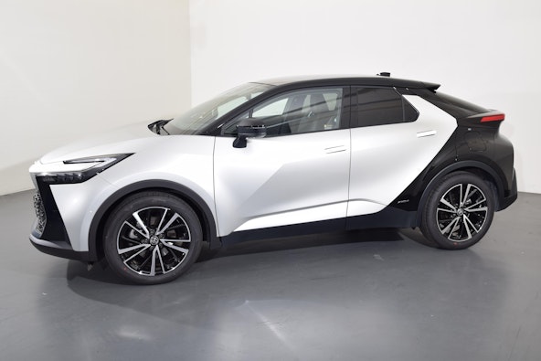 Vehicle image 3