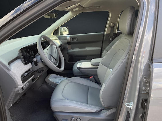 Vehicle image 8 Vehicle image 8