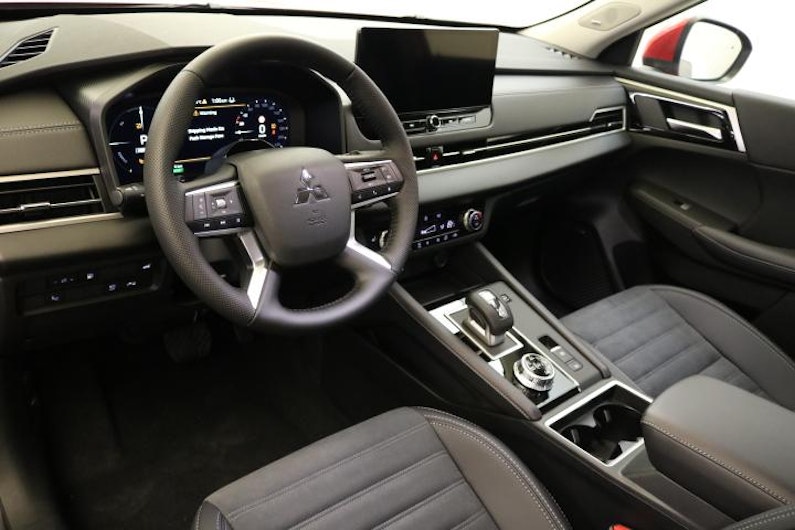 Vehicle image MITSUBISHI OUTLANDER