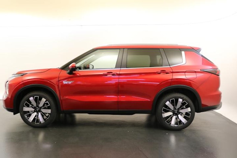 Vehicle image MITSUBISHI OUTLANDER