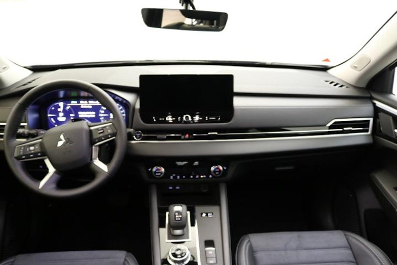 Vehicle image MITSUBISHI OUTLANDER