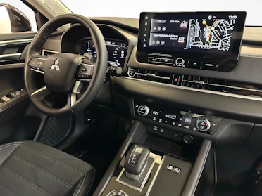 MITSUBISHI OUTLANDER 6
