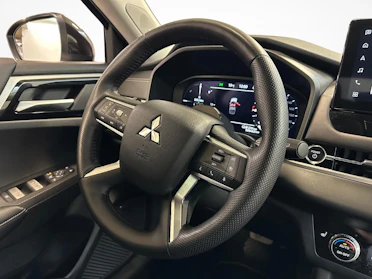 MITSUBISHI OUTLANDER 7